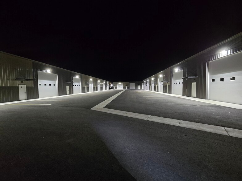 1102 Jackrabbit Ln, Belgrade, MT for sale - Building Photo - Image 2 of 9