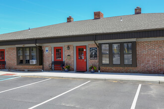 560 River Rd, Fair Haven, NJ for lease Building Photo- Image 2 of 4