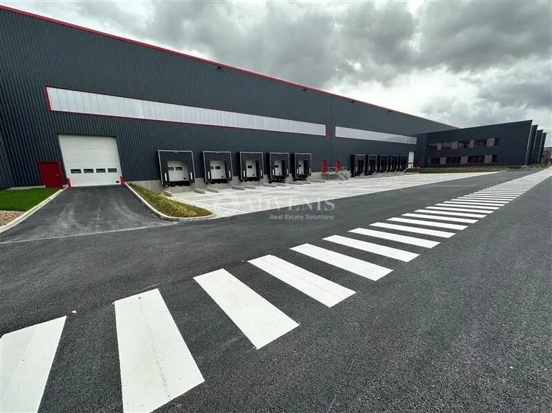 Industrial in Le Thillay for lease Building Photo- Image 1 of 13