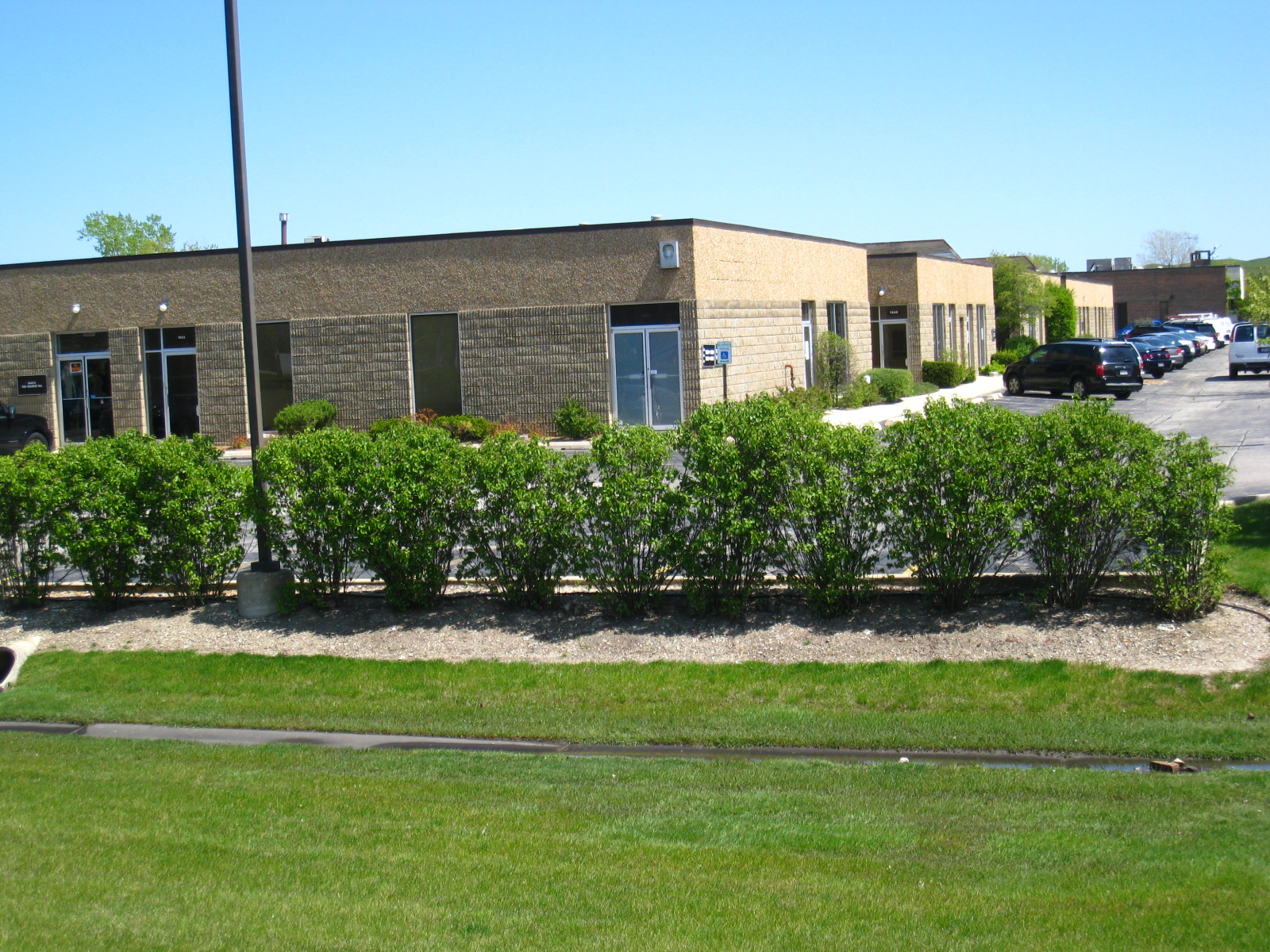 1910-1986 Raymond Dr, Northbrook, IL for lease Building Photo- Image 1 of 5