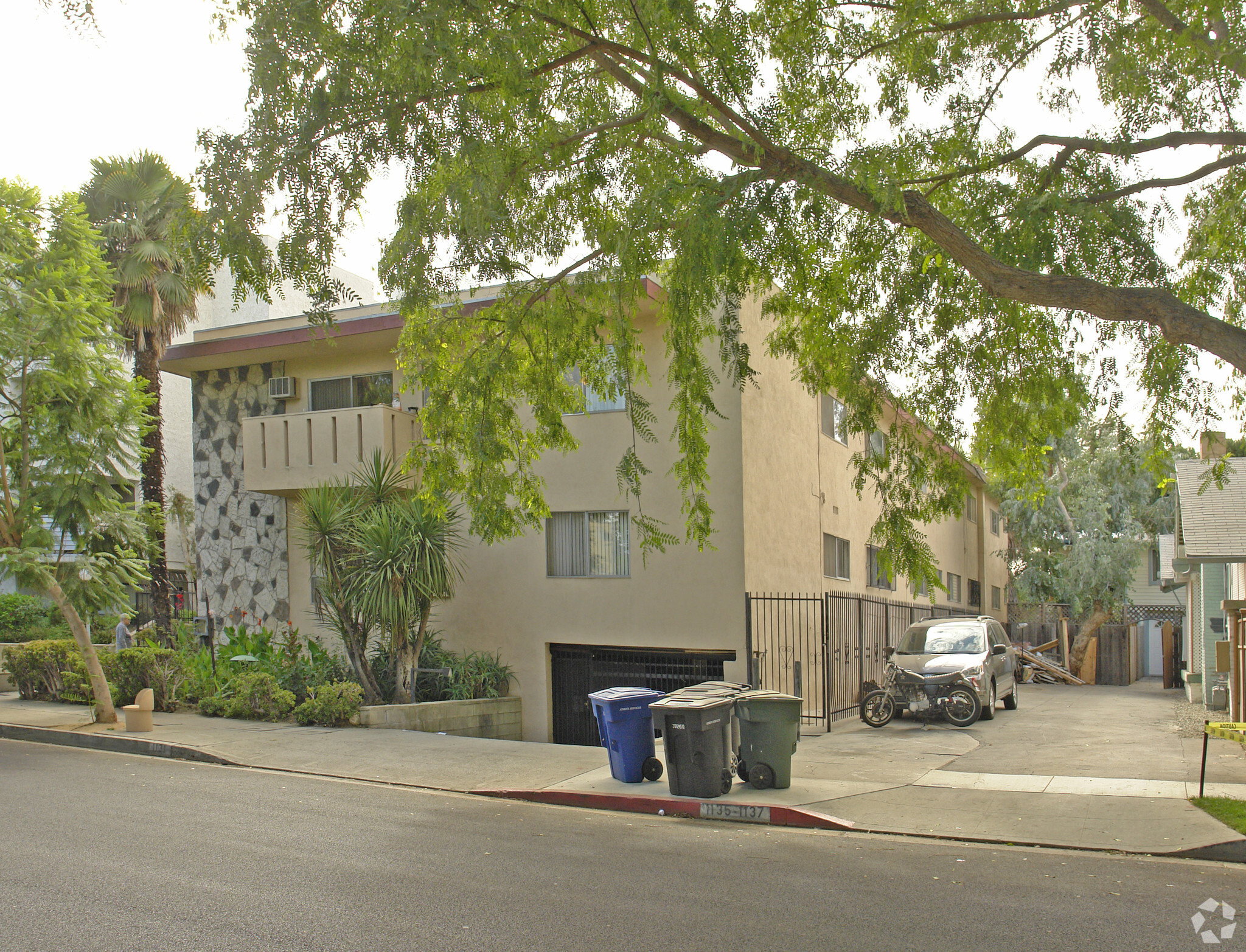 1131 N Fuller Ave, Los Angeles, CA for sale Primary Photo- Image 1 of 1