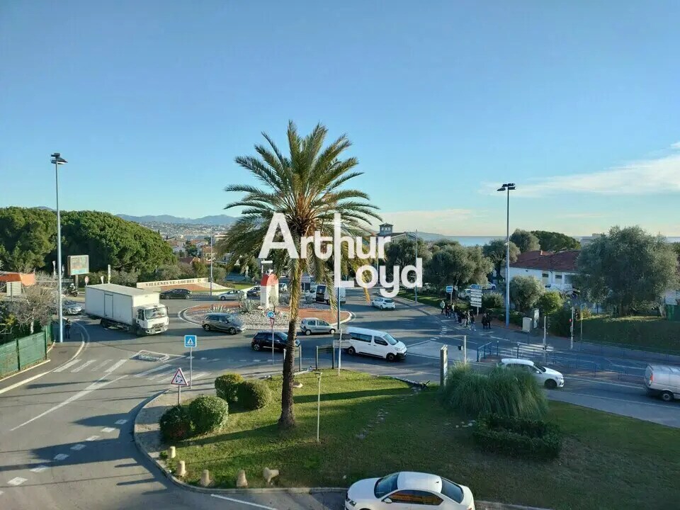 Retail in Villeneuve-Loubet for lease Building Photo- Image 1 of 13