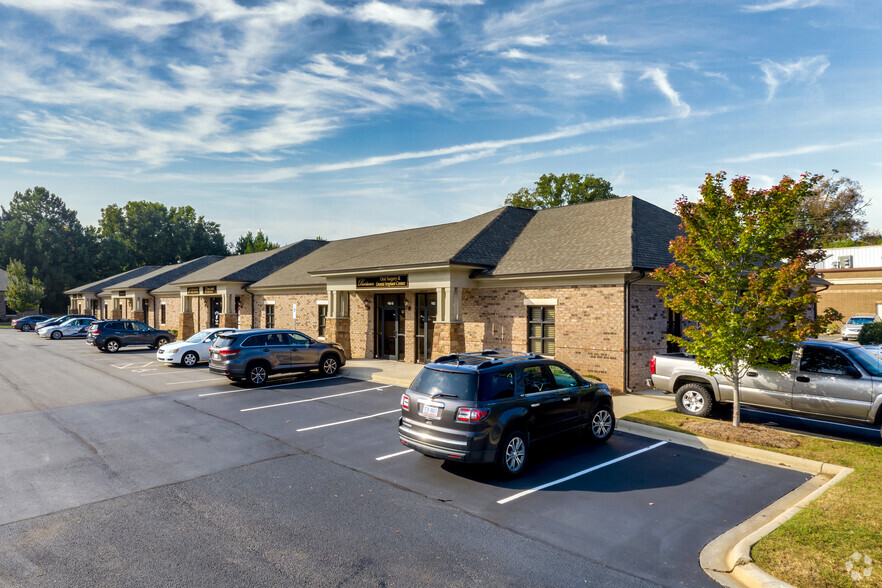 102 Waxhaw Professional Park Dr, Waxhaw, NC for lease - Primary Photo - Image 1 of 11