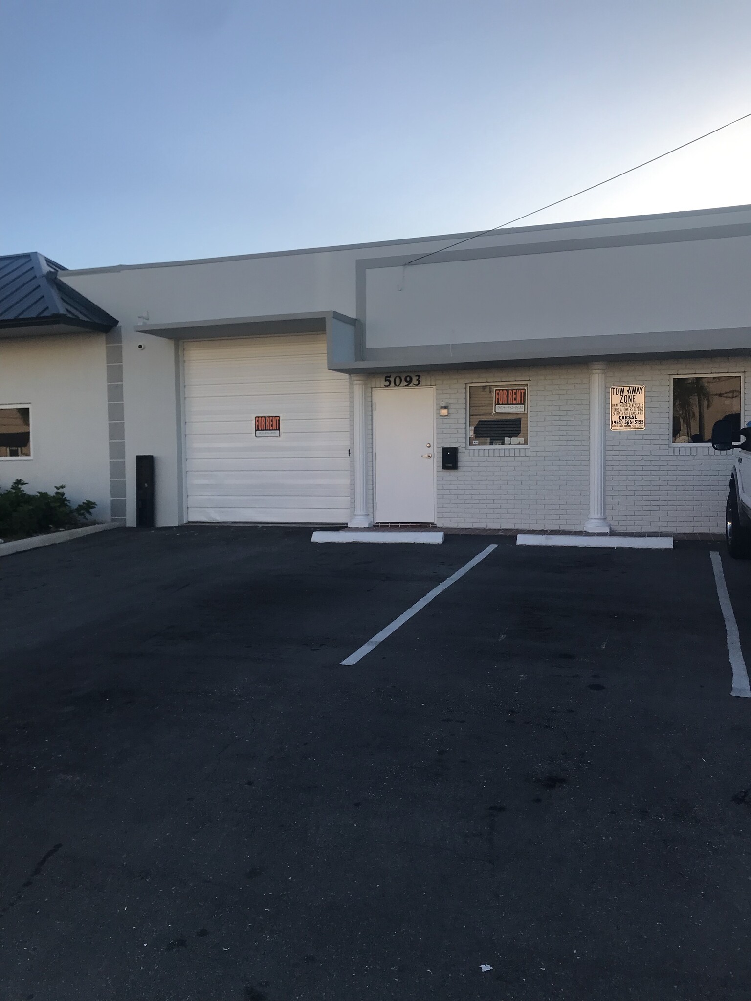 5093-5095 NE 12th Ave, Oakland Park, FL for lease Building Photo- Image 1 of 6