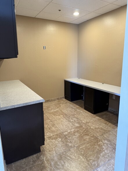 8249-8251 W Thunderbird Rd, Peoria, AZ for lease - Interior Photo - Image 2 of 15