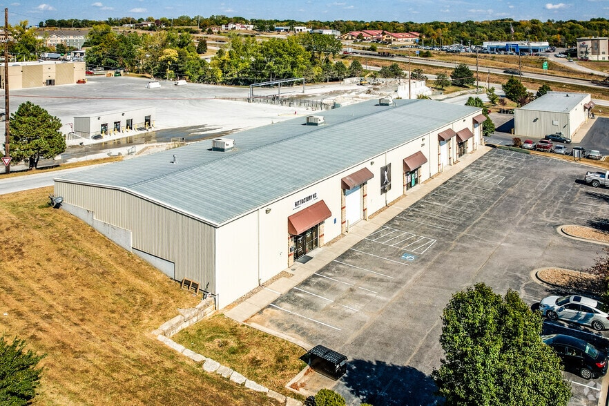 2104 Kara Ct, Liberty, MO for lease - Building Photo - Image 3 of 5