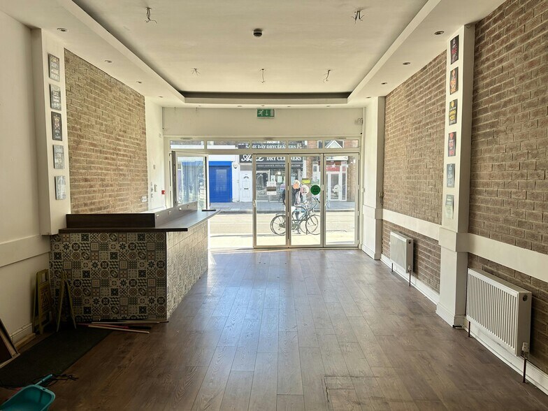 112 Askew Rd, London for lease - Building Photo - Image 3 of 6