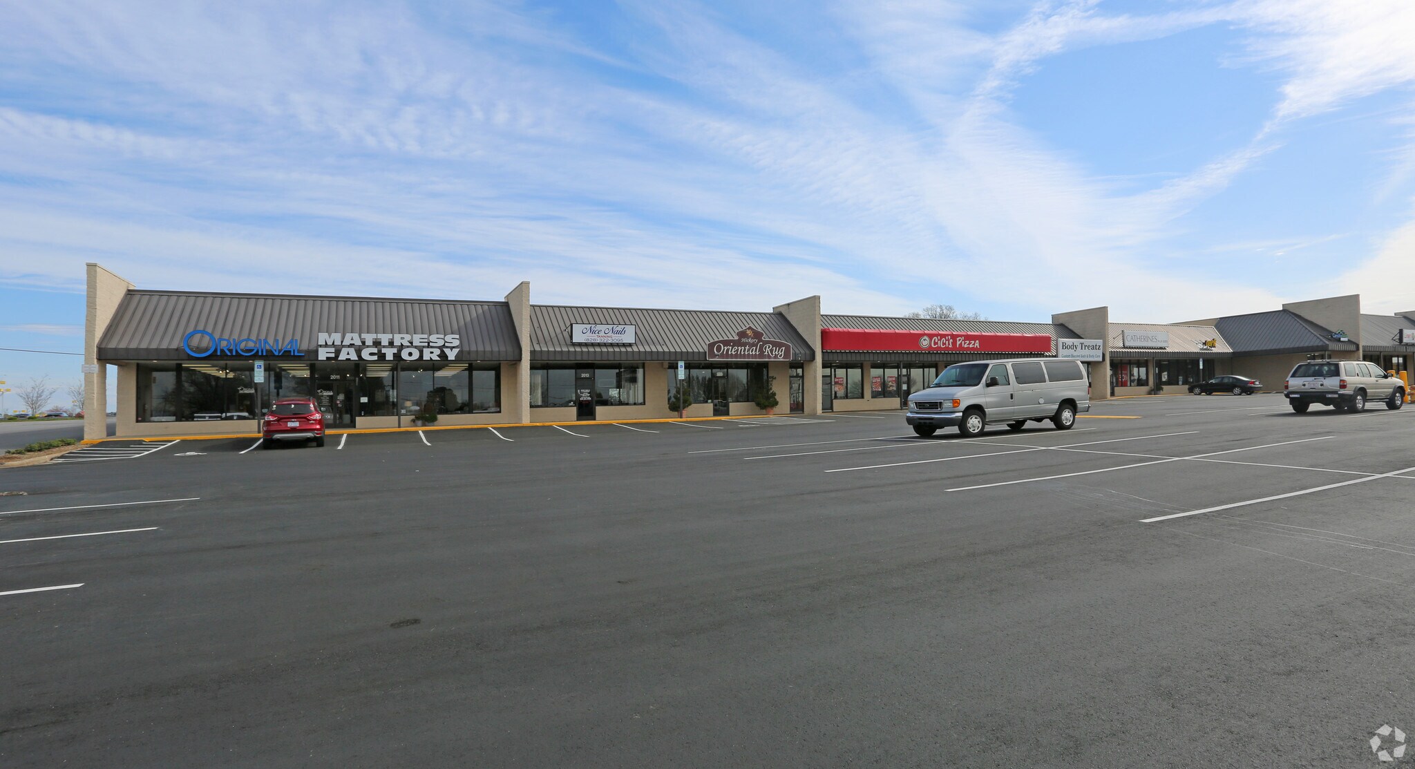 2011-2053 US Highway 70 SE, Hickory, NC for sale Primary Photo- Image 1 of 1