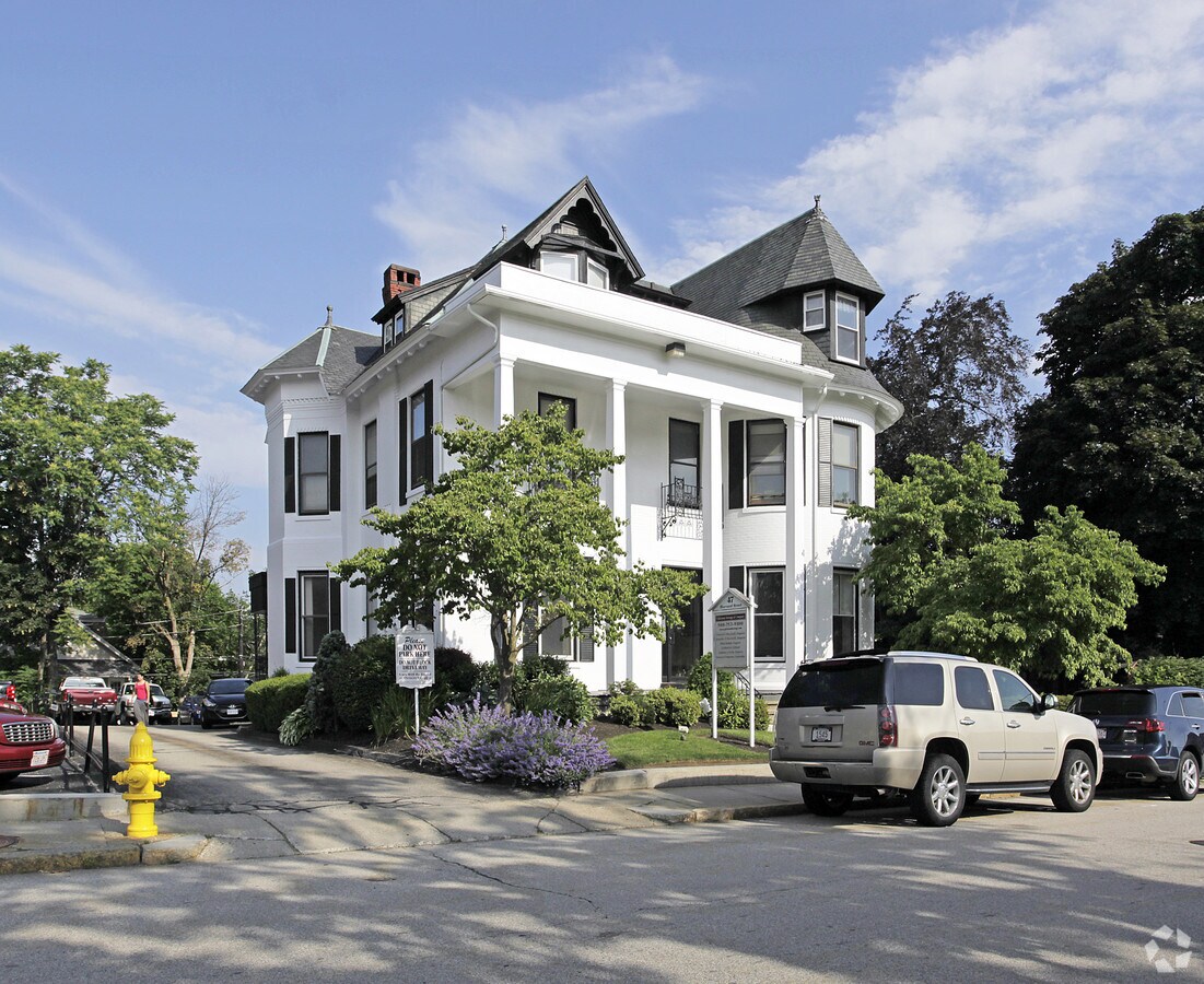 47 Harvard St, Worcester, MA 01609