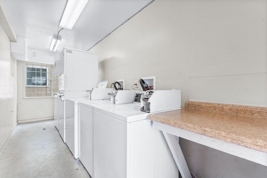 935 W Bishop St, Santa Ana, CA for sale - Building Photo - Image 3 of 11