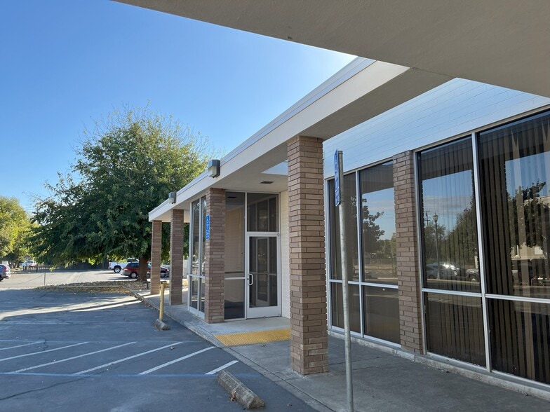 178 N 1st St, Dixon, CA for lease - Primary Photo - Image 1 of 5