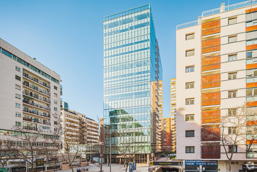 Calle de Rosario Pino, 14-16, Madrid, Madrid for lease - Building Photo - Image 2 of 2