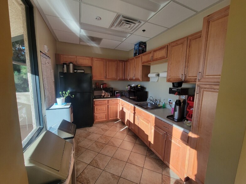 2140-2164 Winifred St, Simi Valley, CA for lease - Interior Photo - Image 3 of 10