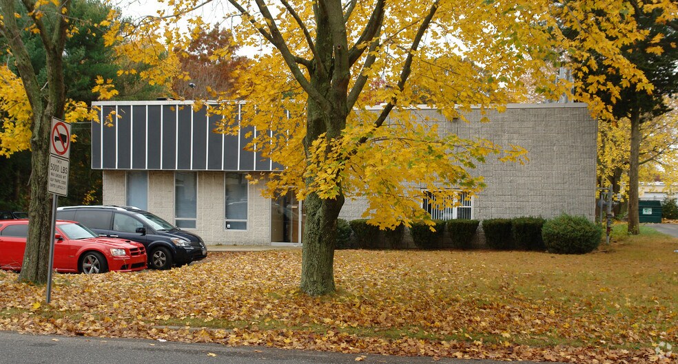 1560 Locust Ave, Bohemia, NY 11716