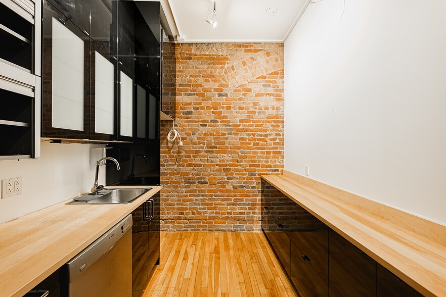 356-360 Rue Le Moyne, Montréal, QC for sale - Interior Photo - Image 2 of 5