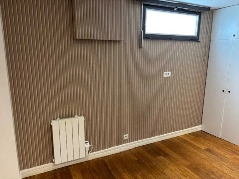 Retail in Esbly for lease - Interior Photo - Image 3 of 5