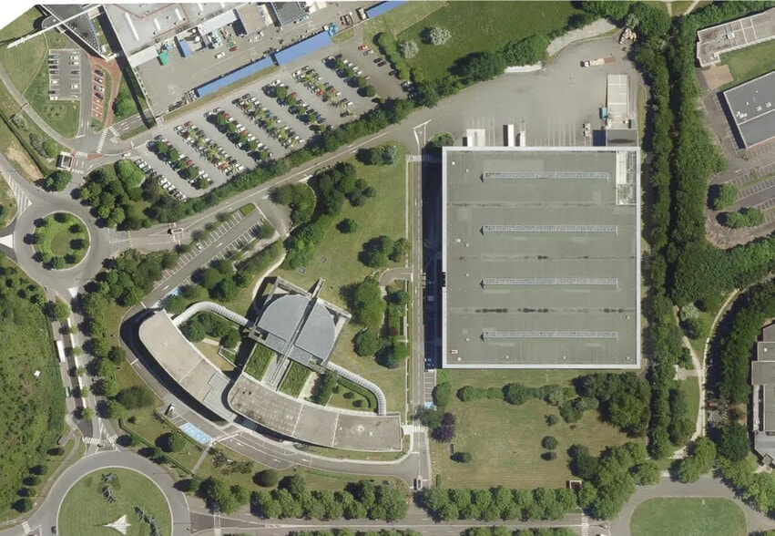 Industrial in Élancourt for lease - Building Photo - Image 3 of 19