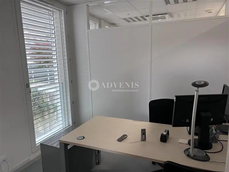 Office in Lyon for lease - Building Photo - Image 2 of 12