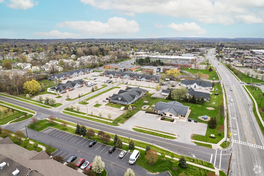 421-481 PENBROOKE Dr, Penfield, NY for lease - Building Photo - Image 3 of 4