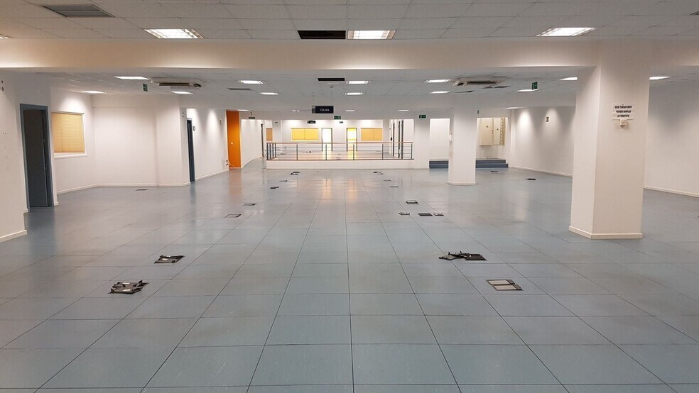 Office in SEVILLA for lease - Building Photo - Image 2 of 10