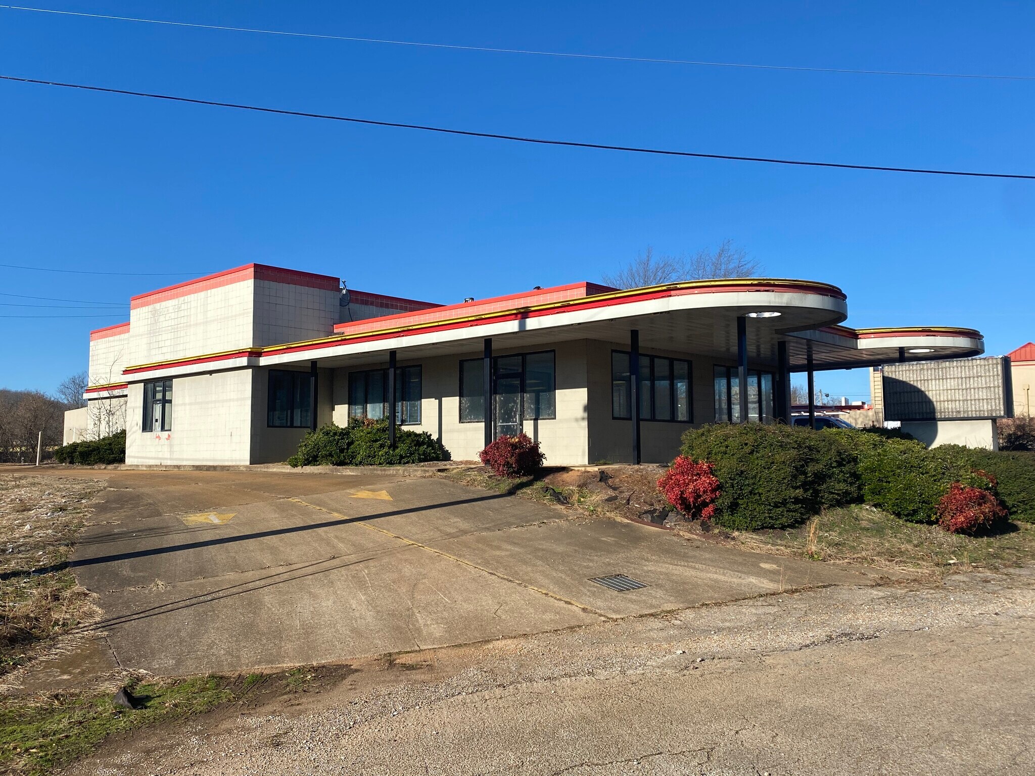 270 W Main St  