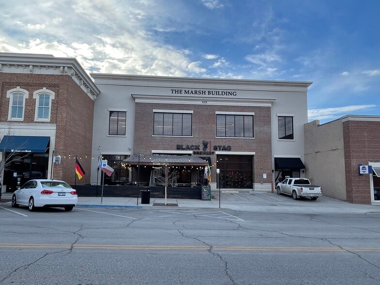 623 Massachusetts St, Lawrence, KS for sale - Building Photo - Image 2 of 5