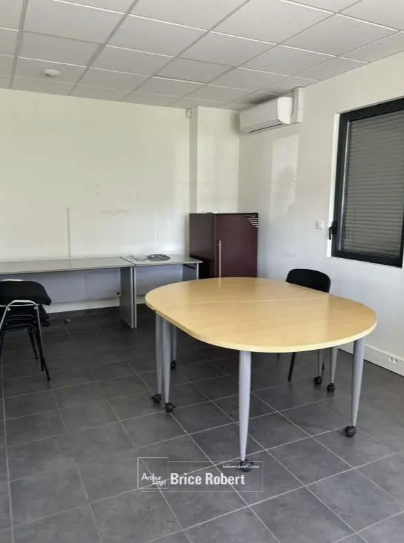 Flex in Saint-Fons for lease Interior Photo- Image 1 of 8