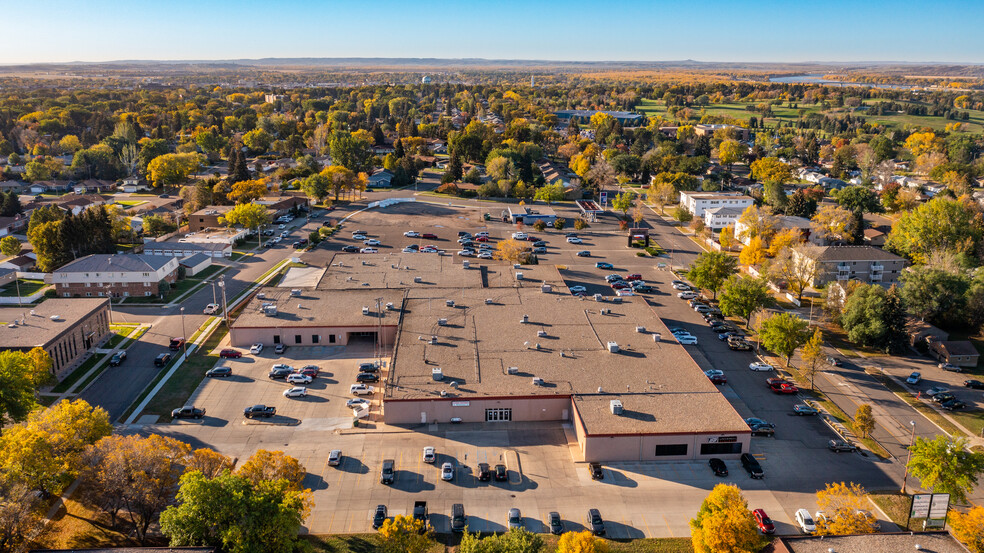 1929 N Washington St, Bismarck, ND for lease - Building Photo - Image 2 of 16