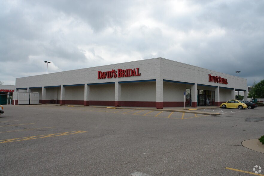 8141 E Kellogg Dr, Wichita, KS 67207