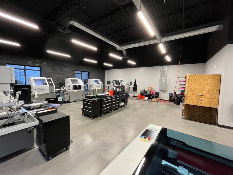 4550 Preslyn Dr, Raleigh, NC for sale - Interior Photo - Image 2 of 31