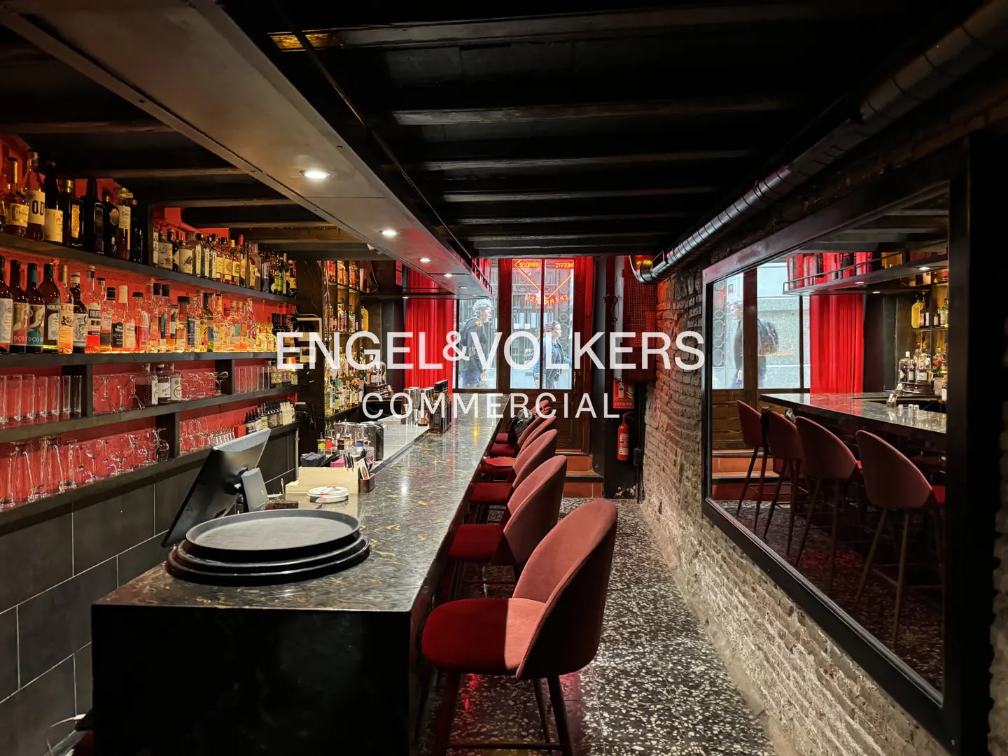 Retail in Barcelona, Barcelona for lease Interior Photo- Image 1 of 10