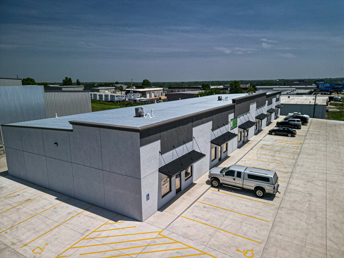 1101 Chrisman Farm Dr, Grain Valley, MO 64029