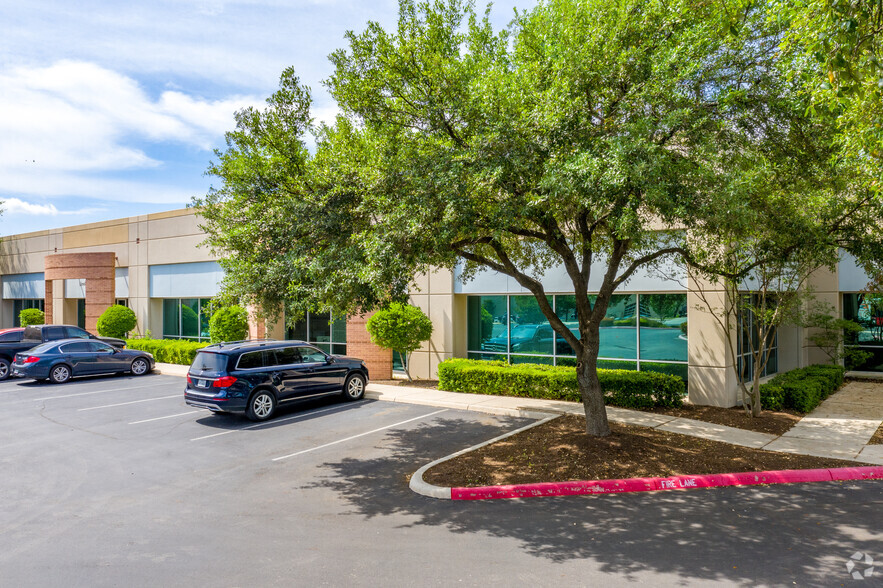 814 Arion Pky, San Antonio, TX for lease - Building Photo - Image 2 of 19