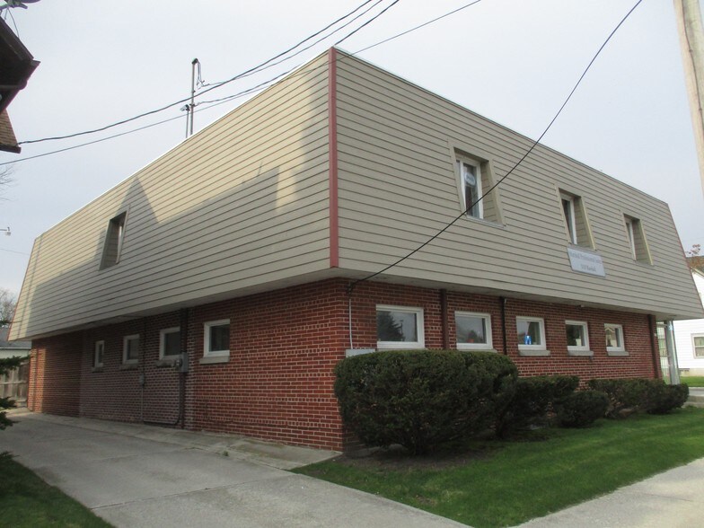 1119 Marshall St, Manitowoc, WI for sale - Building Photo - Image 1 of 1