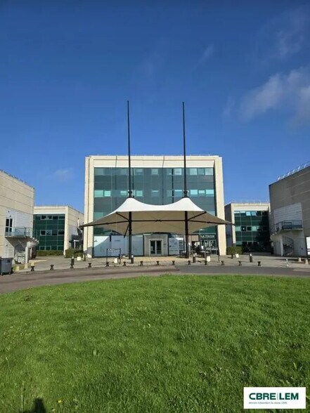 Office in Caen for lease - Building Photo - Image 1 of 9