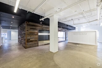 225 Rue Chabanel O, Montréal, QC for lease Interior Photo- Image 2 of 6