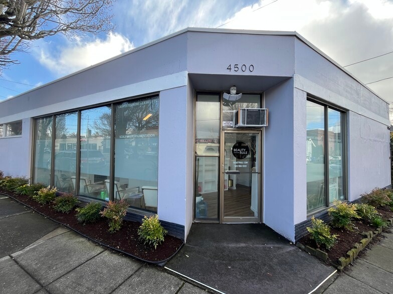 4500 NE Sandy Blvd, Portland, OR for lease - Building Photo - Image 1 of 4