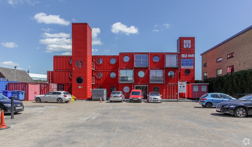 Leaside Business Centre portfolio of 3 properties for sale on LoopNet.com - Building Photo - Image 3 of 10