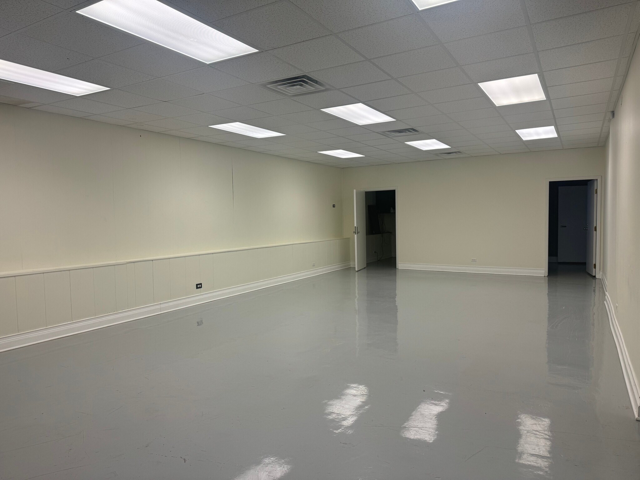 164-166 N Gilbert St, South Elgin, IL for lease Interior Photo- Image 1 of 7