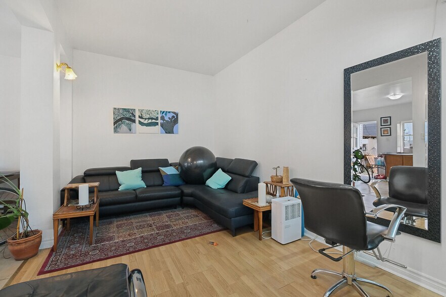 202 Rochester St, Ottawa, ON for sale - Building Photo - Image 3 of 18