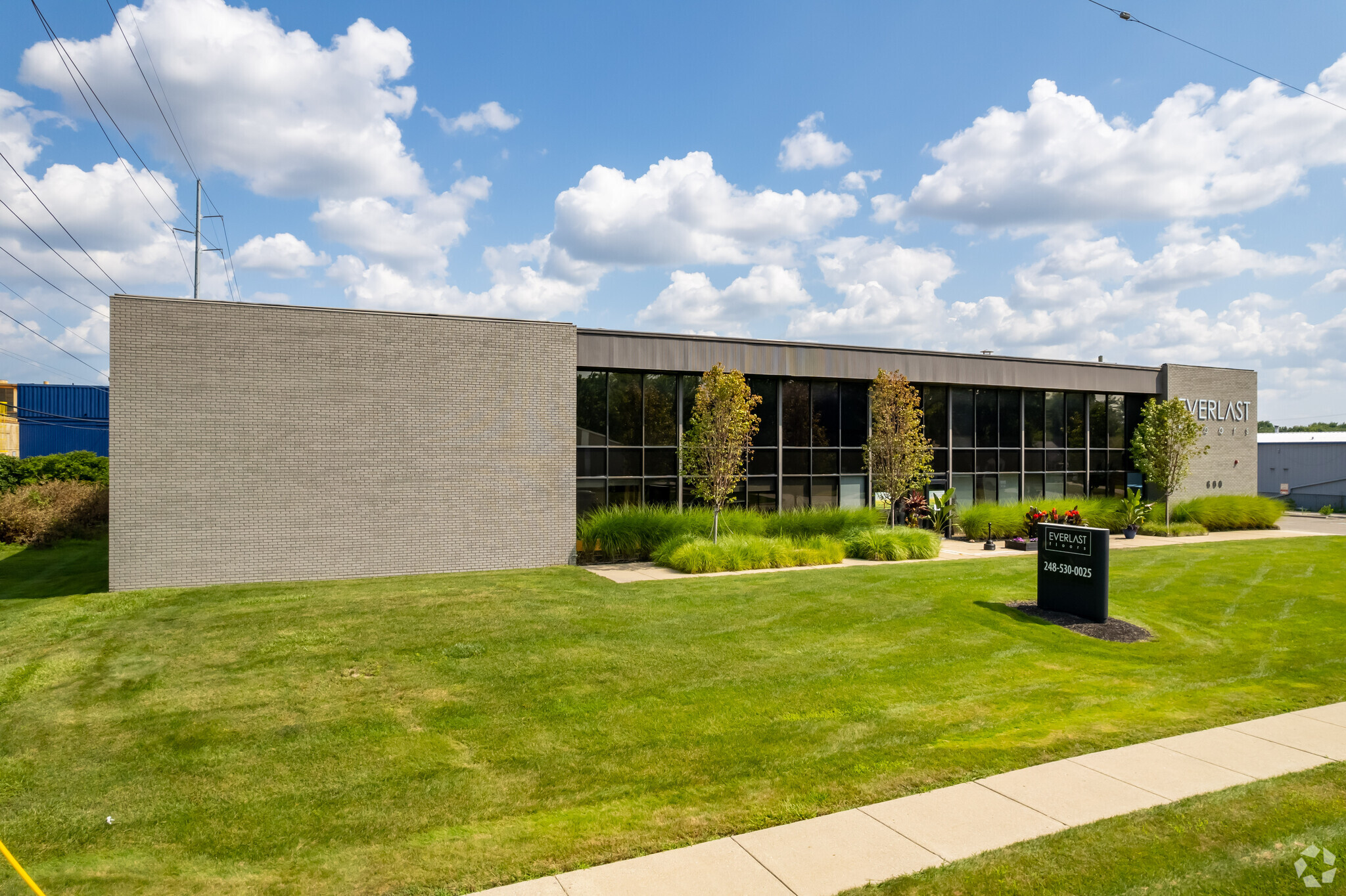 600 W Maple Rd, Troy, MI for lease Building Photo- Image 1 of 6