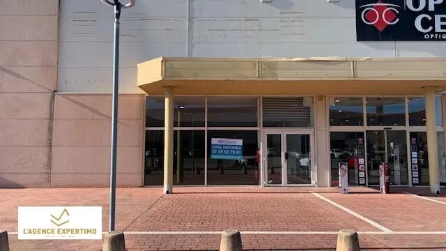 Retail in Avignon for lease - Building Photo - Image 2 of 18