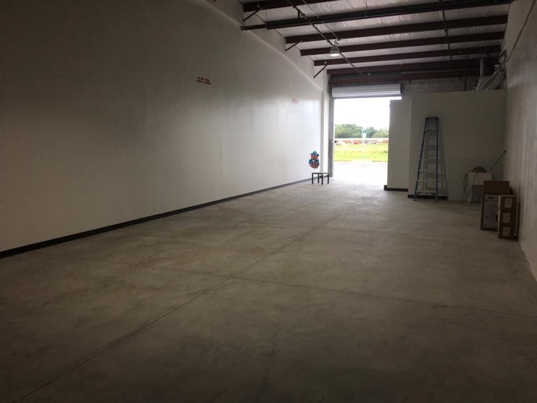 1550 Tileston Rd, Saint Cloud, FL for sale - Interior Photo - Image 3 of 28