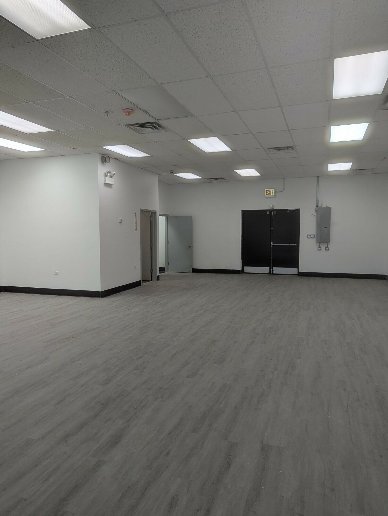 4435 W Grand Ave, Chicago, IL for lease Interior Photo- Image 1 of 2