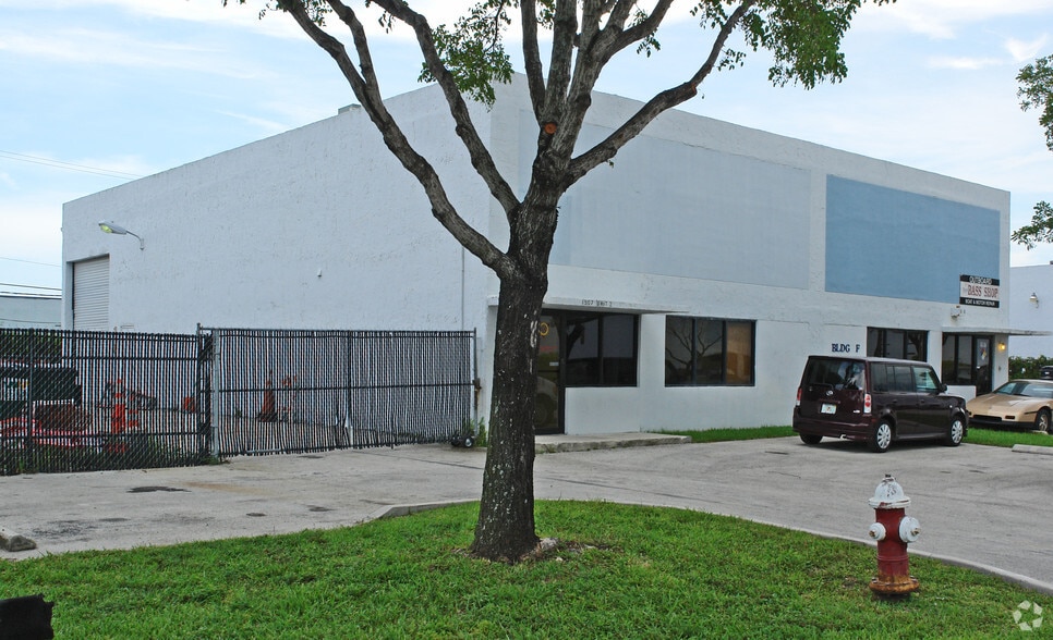 1907 NW 18th St, Pompano Beach, FL for lease - Building Photo - Image 2 of 2