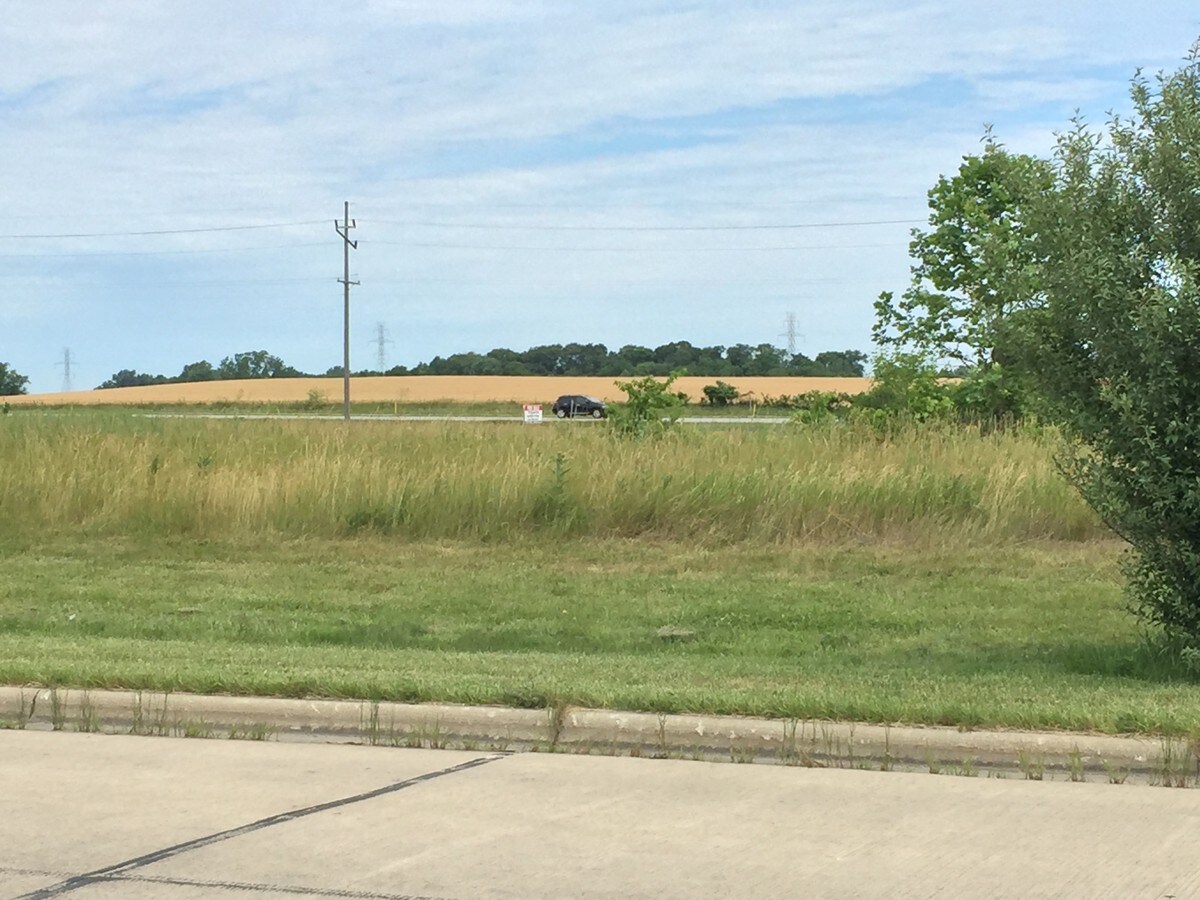 Arnolt Dr, Pierceton, IN 46562