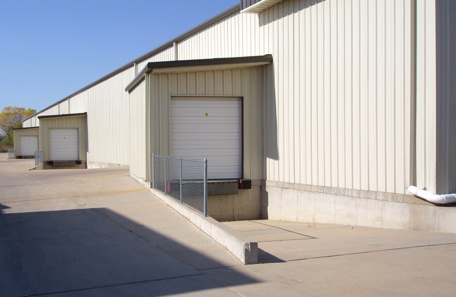 2527 S Kessler Wichita Ks 67217 Industrial Space For Lease