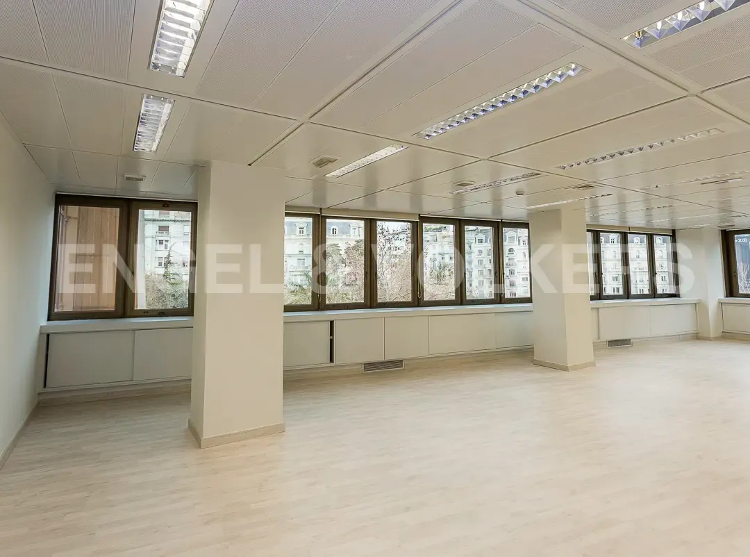 Plaça de Francesc Macià, Barcelona, Barcelona for lease Interior Photo- Image 1 of 10