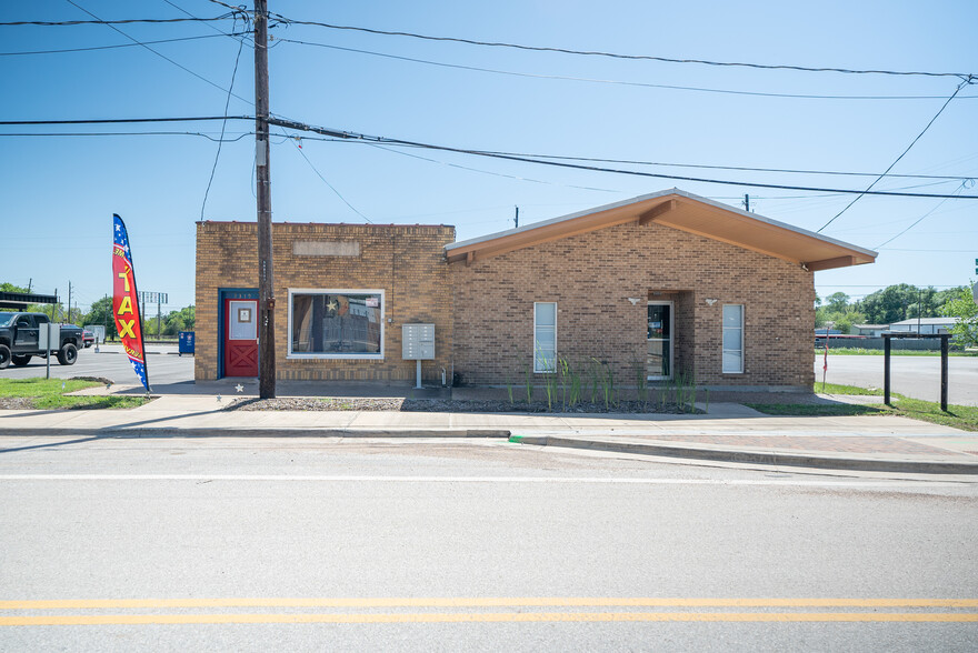 2319 Main St, Waller, TX for lease - Building Photo - Image 1 of 5