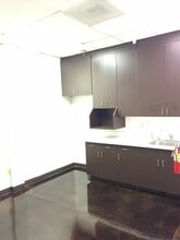 2650 S 46th St, Phoenix, AZ for lease Interior Photo- Image 2 of 4